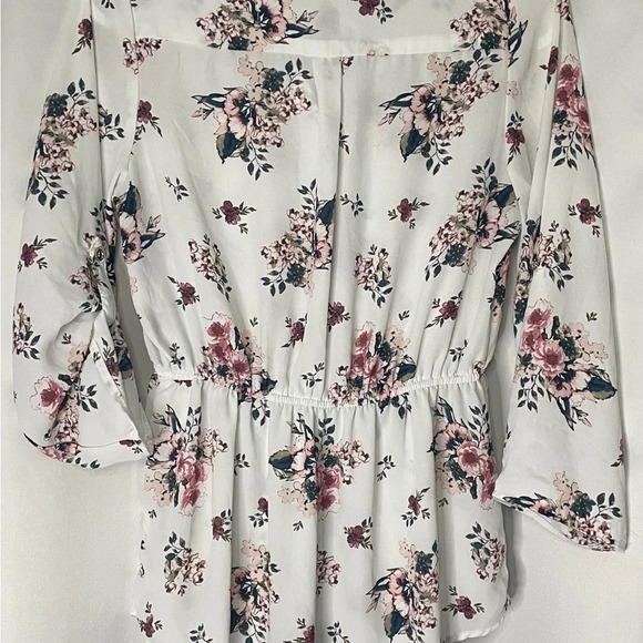 Justify White Floral‎ Blouse - Picture 5 of 5